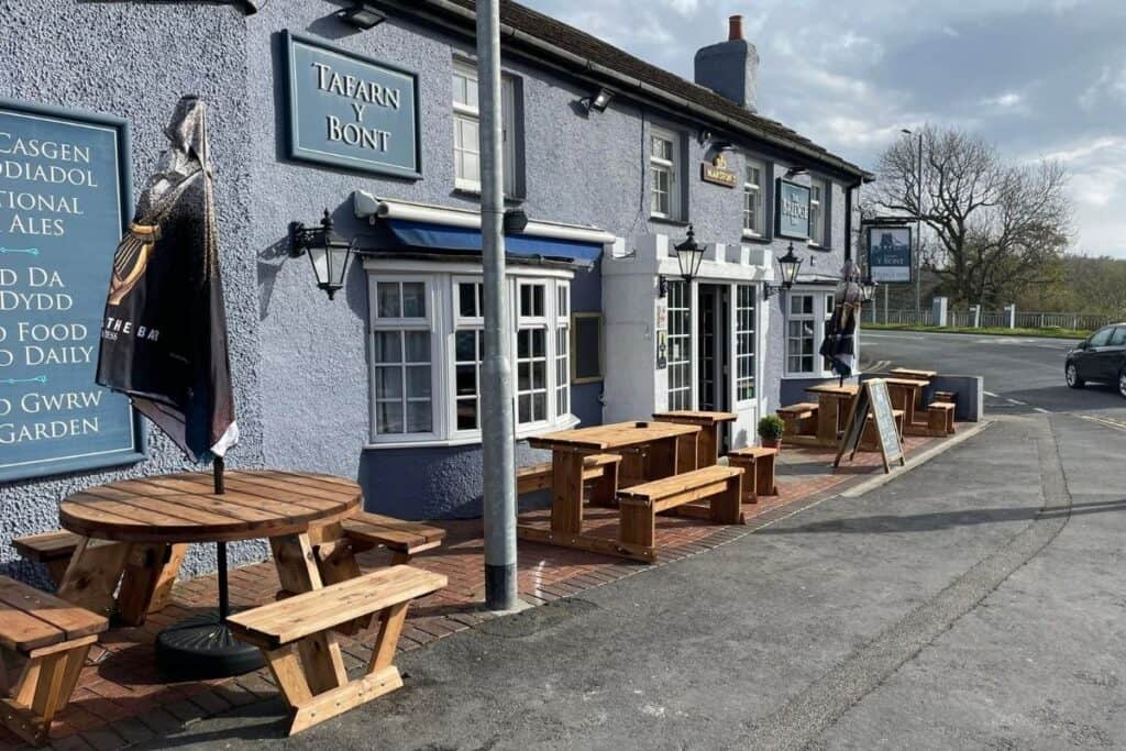 Bridge Inn Menai dog friendly