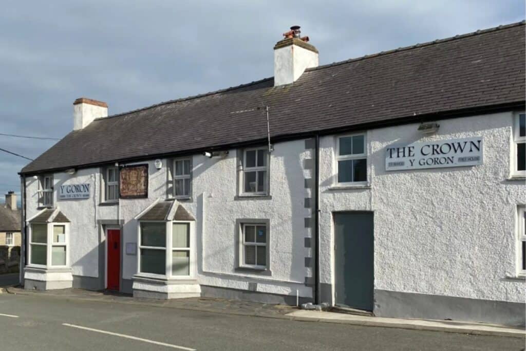 The crown aberffraw dog friendly