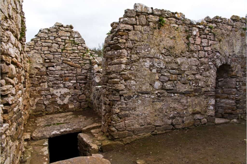 Capel Lligwy Inside